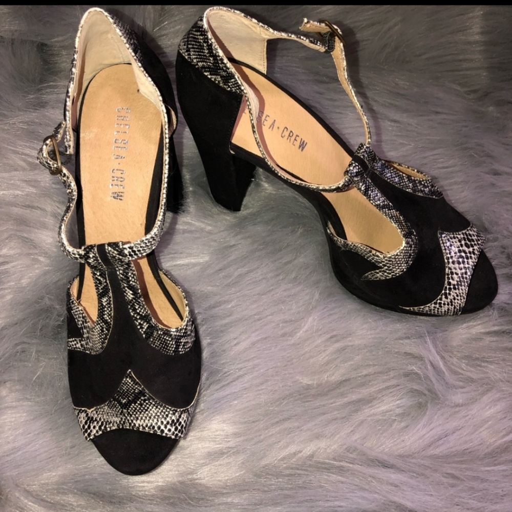 NWOT Chelsea crew T-strap snakeskin peep toe heels